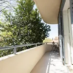 Luxury Escape In - Sea, Sun & Serenity Apartment
