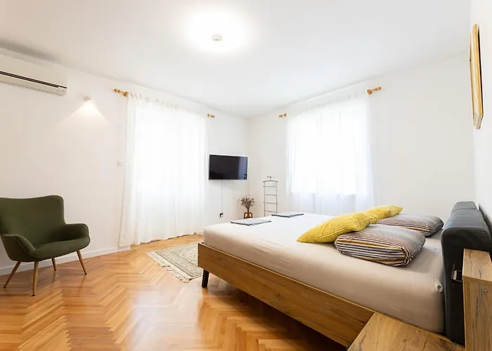 Luxury Escape In - Sea, Sun & Serenity *