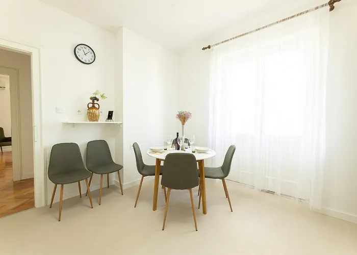 Luxury Escape In - Sea, Sun & Serenity *